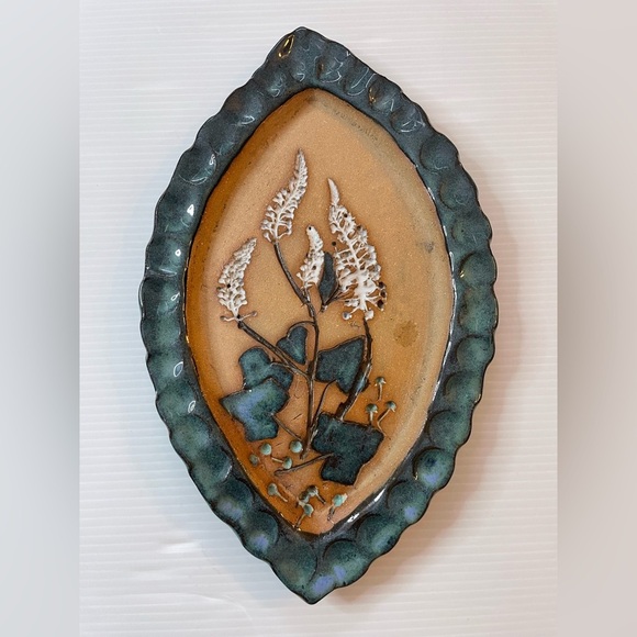 Other - Studio Pottery Leaf Shaped Tray Scalloped Edge Herbal Motif 10” Signed KING